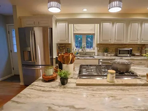 Kitchen - 2 Panther Ln, Shawangunk, NY 12589 photo 5 of 7