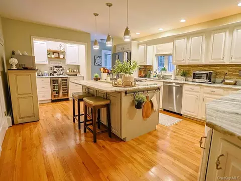Kitchen - 2 Panther Ln, Shawangunk, NY 12589 photo 1 of 7
