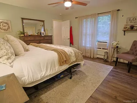 Bedroom - 2 Panther Ln, Shawangunk, NY 12589 photo 2 of 7