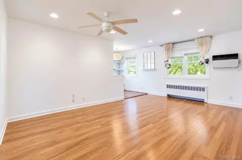 22630 Kingsbury Ave #B, Oakland Gardens, NY 11364
