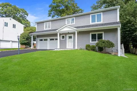 Exterior - 185 Harvard Dr #L, Plainview, NY 11803 photo 2 of 6