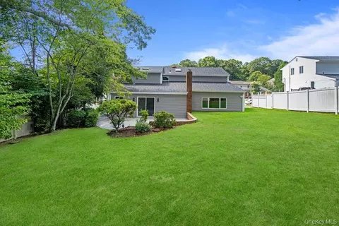 Exterior - 185 Harvard Dr #L, Plainview, NY 11803 photo 4 of 6