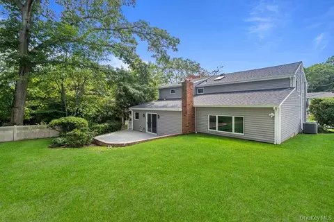 Exterior - 185 Harvard Dr #L, Plainview, NY 11803 photo 5 of 6