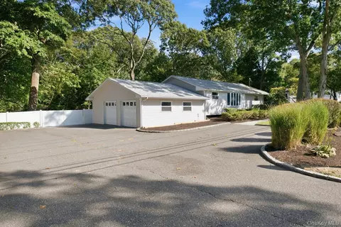 65 Holbrook Rd, Centereach, NY 11720