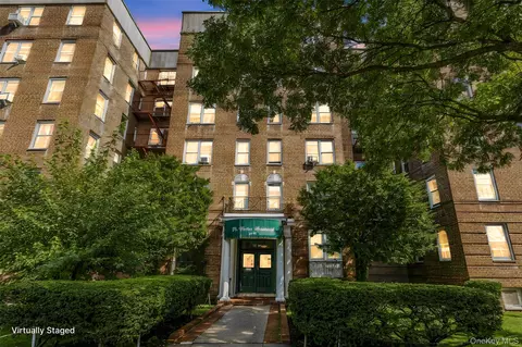 84-55 Daniels St #2K, Briarwood, NY 11435