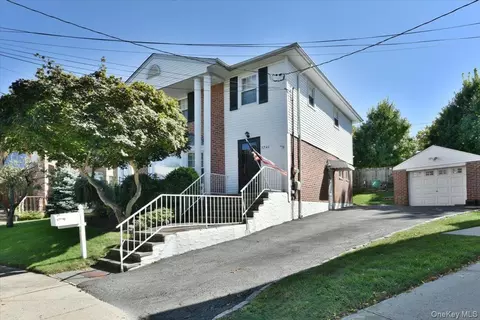 57-46 262nd St, New York, NY 11362