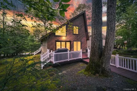 142 N Emerald Dr, Thompson, NY 12775