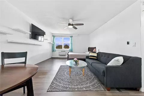 164-20 Highland Ave #7J, Jamaica, NY 11432