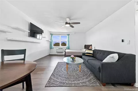 164-20 Highland Ave #7J, Jamaica, NY 11432