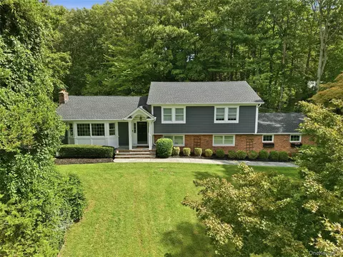 63 Bankside Dr, Centerport, NY 11721