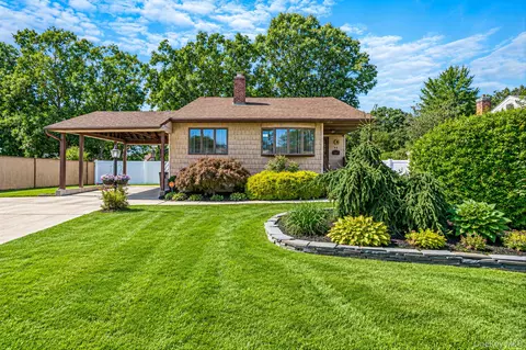 43 Jay Rd, Centereach, NY 11720