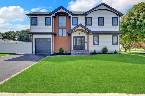 1370 Noel Ct, Merrick, NY 11566
