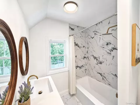Bath - 10 Field St, Peekskill, NY 10566 photo 4 of 5