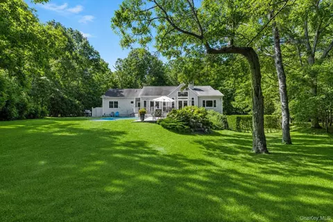 36 Pepperidge Ln, East Hampton, NY 11930
