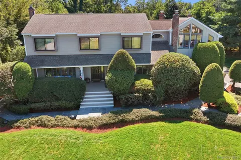 14 Seacliff Ln, Miller Place, NY 11764