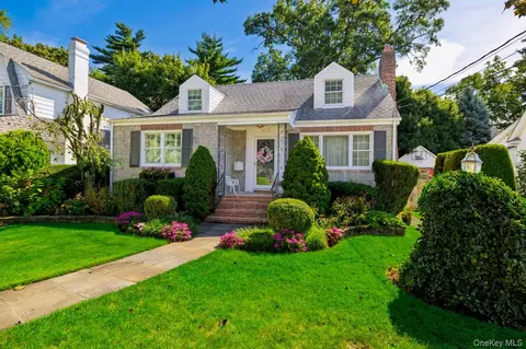 455 Morris Ave, Rockville Centre, NY 11570