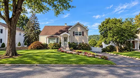 173 Pembrook Dr, Yonkers, NY 10710