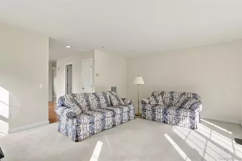 Living - 1402 Pondview Loop, Fishkill, NY 12590 photo 3 of 4