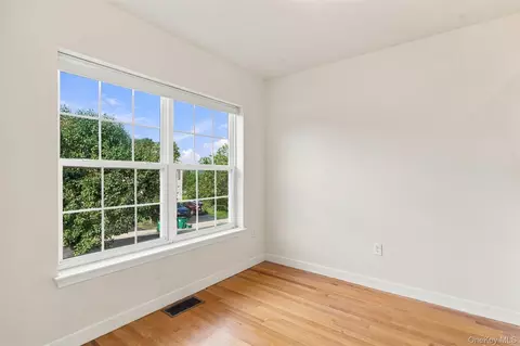 Bedroom - 1402 Pondview Loop, Fishkill, NY 12590 photo 1 of 5