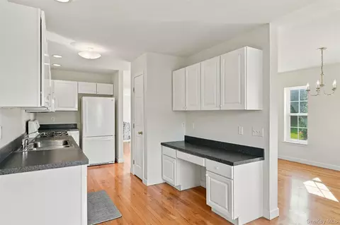 Kitchen - 1402 Pondview Loop, Fishkill, NY 12590 photo 4 of 4