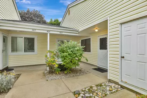 Exterior - 403 Cabot Ct E, Saint James, NY 11780 photo 2 of 6