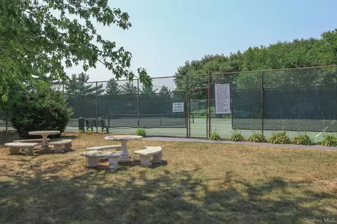 Exterior - 403 Cabot Ct E, Saint James, NY 11780 photo 5 of 6