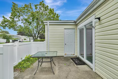 Exterior - 403 Cabot Ct E, Saint James, NY 11780 photo 3 of 6