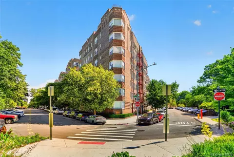 601 Pelham Pkwy N #315, New York, NY 10467