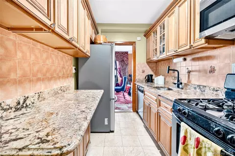 5 Fordham Hill Oval #16B, New York, NY 10468