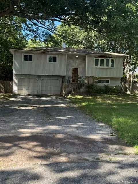 128 Blake Ave, Bohemia, NY 11716