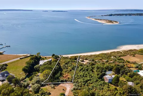 14 Heron Ln # B, Shelter Island, NY 11964