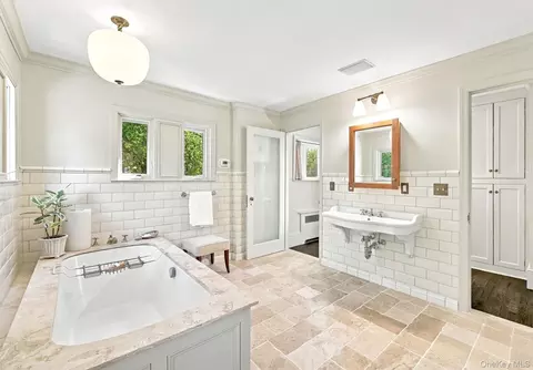 Bath - 69 Rye Rd, Rye, NY 10580 photo 2 of 4