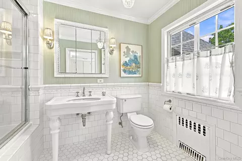Bath - 69 Rye Rd, Rye, NY 10580 photo 3 of 4