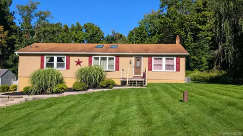 97 Heselton Dr, Wawayanda, NY 10973