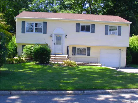 1288 Waverly Ave, Farmingville, NY 11738