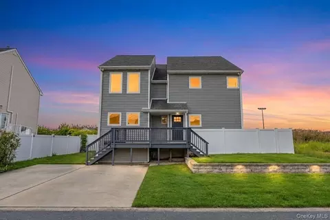 891 S Bay St, Lindenhurst, NY 11757