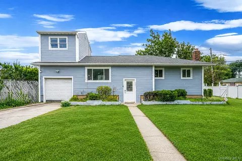 152 Alkier St, Brentwood, NY 11717