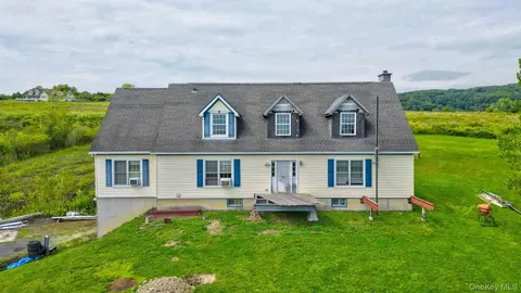 70 Mulberry Ln, Milton, NY 12547