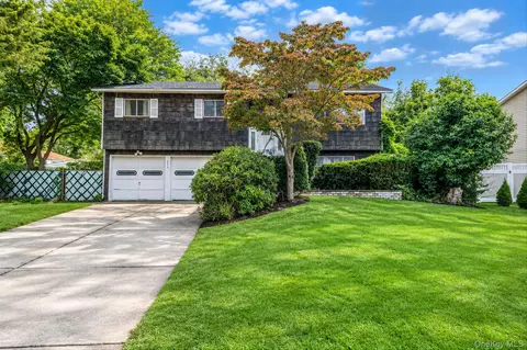 575 Freeman Ave, Brentwood, NY 11717
