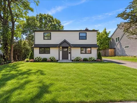 6 Slocum Ave, North Hempstead, NY 11050