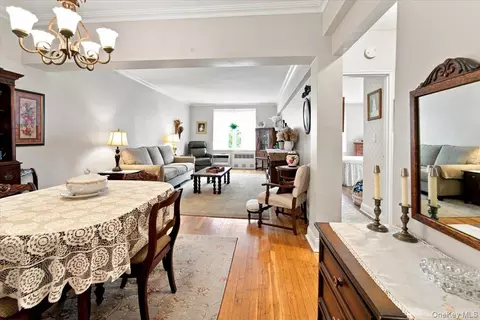 16 Main St #3P, East Rockaway, NY 11518