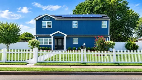 5 Doolittle Ave, Brentwood, NY 11717