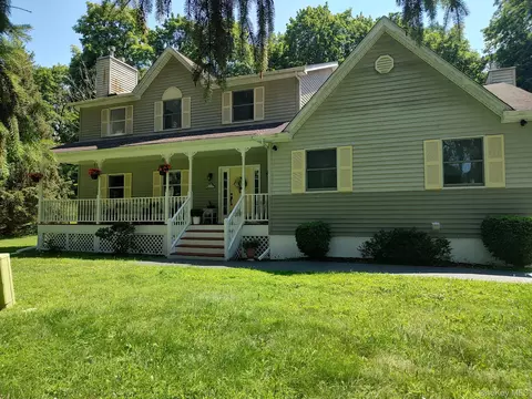 6 Summer Winds Ct, Cornwall On Hudson, NY 12520