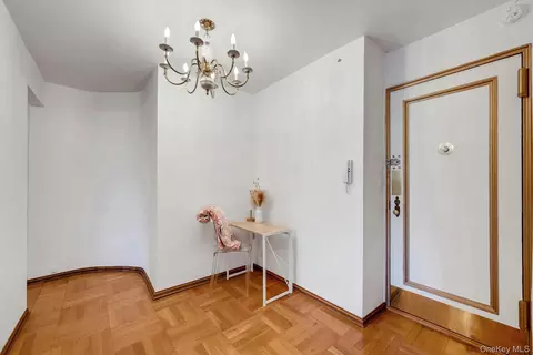 Entry Way - 735 Kappock St #8F, New York, NY 10463 photo 2 of 3