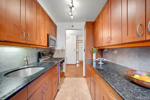 Kitchen - 735 Kappock St #8F, New York, NY 10463 photo 5 of 6