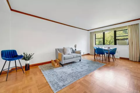 Living - 735 Kappock St #8F, New York, NY 10463 photo 1 of 3