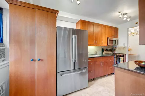Kitchen - 735 Kappock St #8F, New York, NY 10463 photo 6 of 6