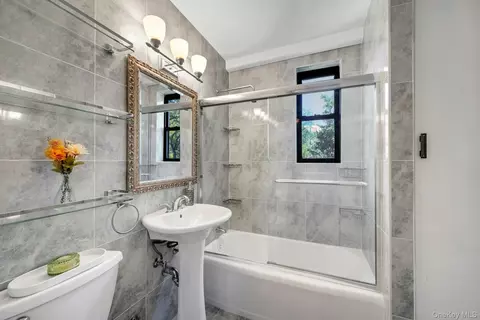 Bath - 735 Kappock St #8F, New York, NY 10463 photo 1 of 2