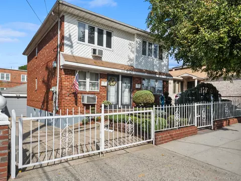 13818 Redding St, New York, NY 11417
