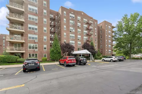 23-35 Bell Blvd #4H, Bayside, NY 11360